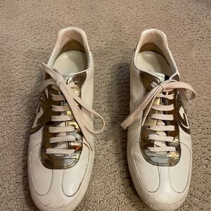 Gucci cream & good size 7 sneakers.